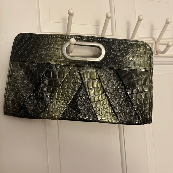 Green Crocodile Embossed Clutch - Picture 2 of 2